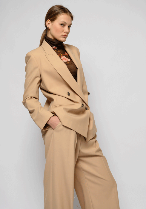 Business-Anzüge-Damen